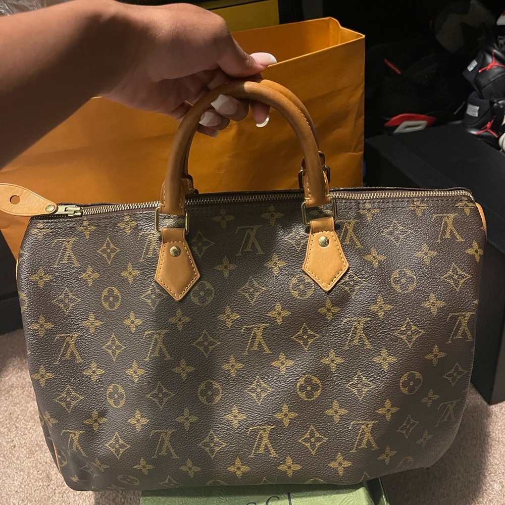 Louis Vuitton Canvas Speedy 35 (largest) - Picture 3 of 8